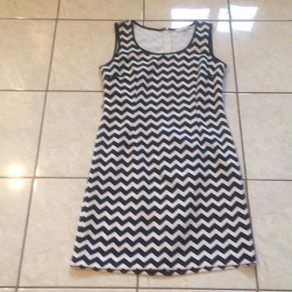 Dress - Picture 4 of 4